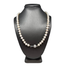Load image into Gallery viewer, Pearl Necklace